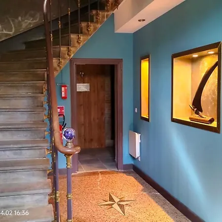 Logis Chateau De Hotell