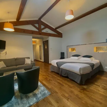 Logis Chateau De 4* Palaja