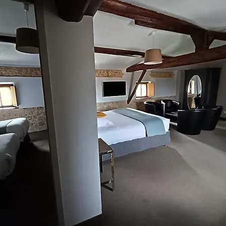 호텔 Logis Chateau De 4*